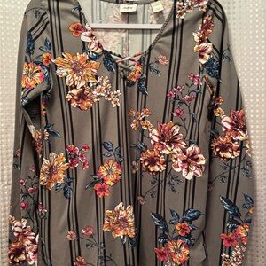 Daytrip Gray Long-Sleeved Floral Top